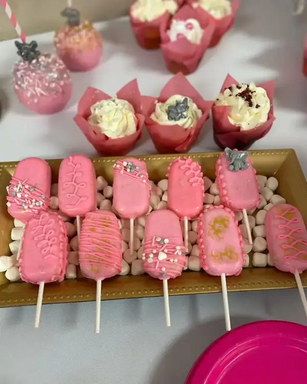 Cakesicles (Cake Pop Popsicles)