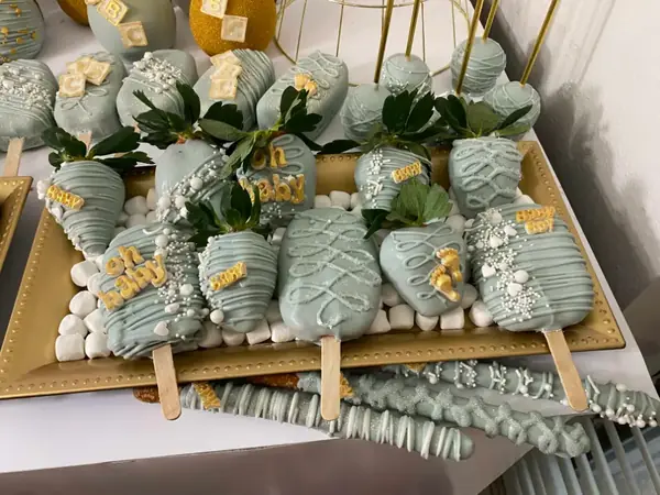 Cake Pops vs. Cakesicles: Which Treat Is Right for Your Event?