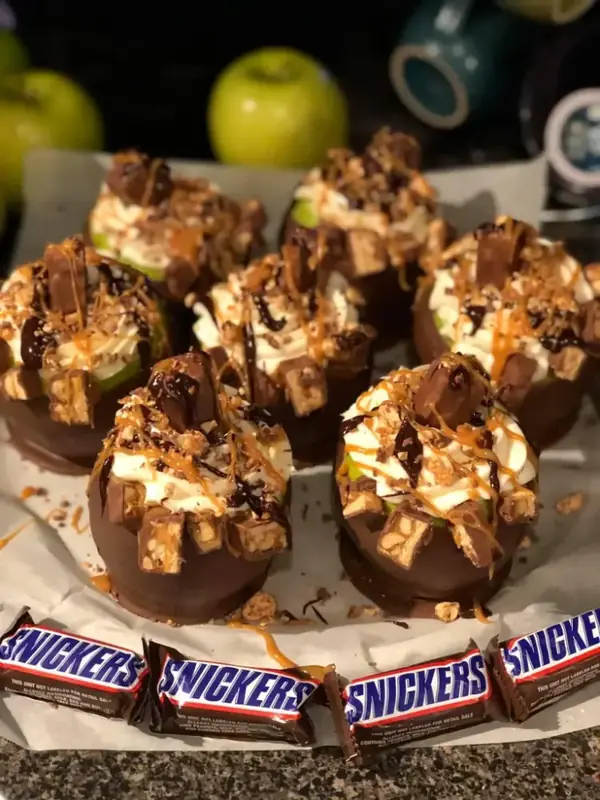 Snickers gourmet apples dipped in caramel and chocolate